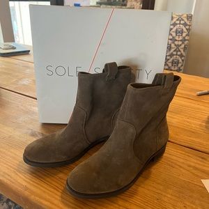 NIB Sole Society Natasha Army Cow Suede boots.